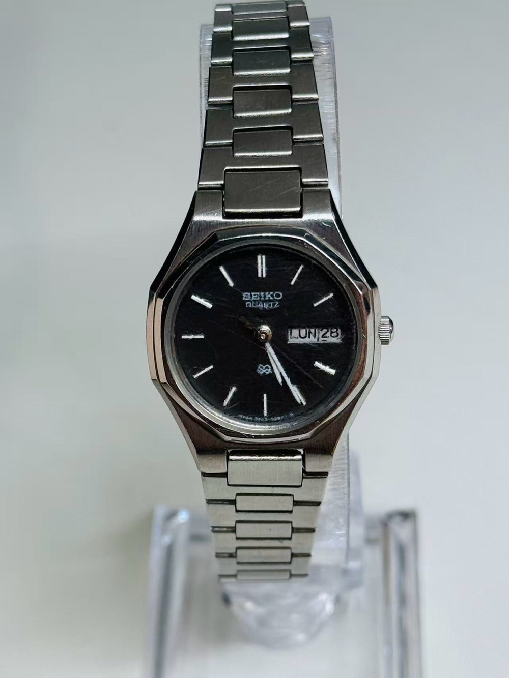 Vintage Seiko Women’s Watch 23mm Black Dial Day Date Quartz New Battery Runs